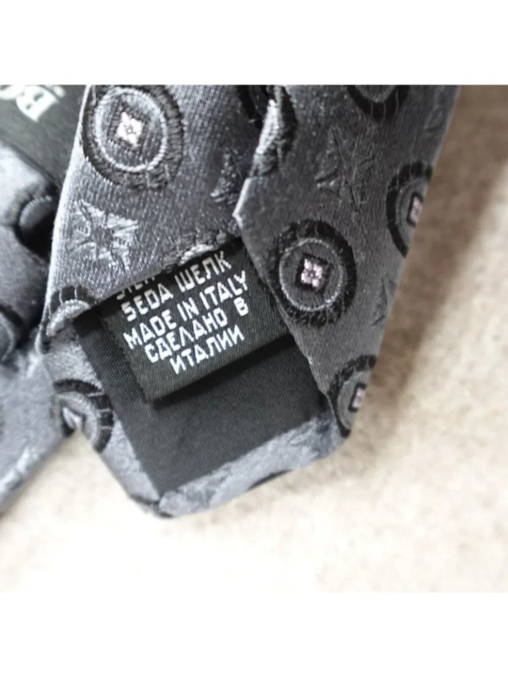 Hugo Boss Tie Gray Macclesfield  100% Silk Made in Italy